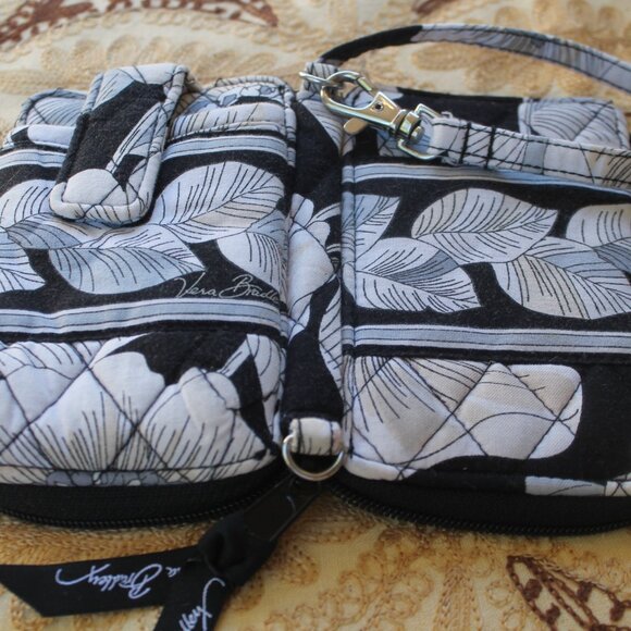 Vera Bradley Small Wristlet w/cardholder, slip for cash - Picture 6 of 7
